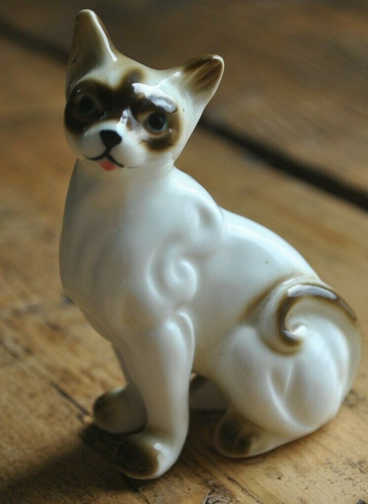 Vintage Porcelain Bone China Siamese Exotic Cat sitting down Figurine Ornament