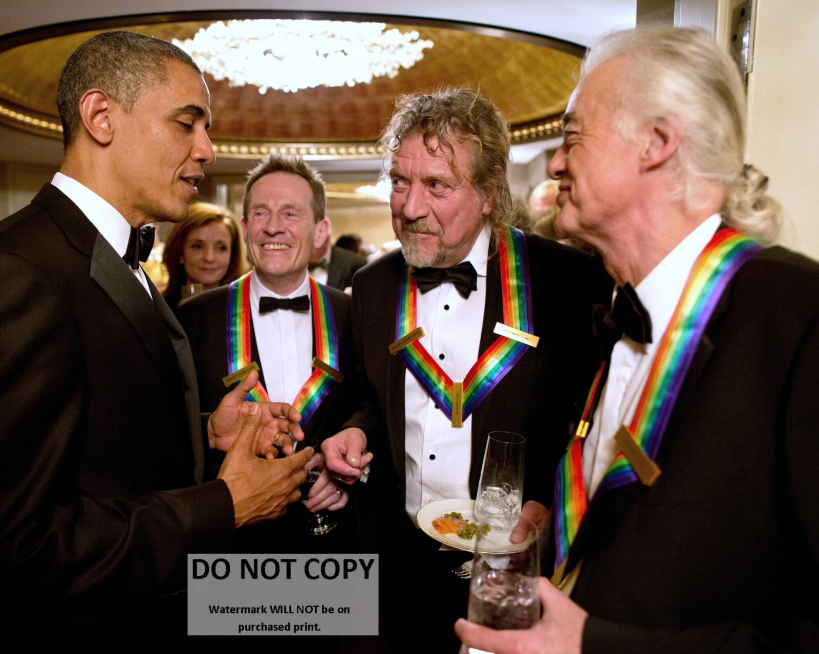 BARACK OBAMA WITH LED ZEPPELIN AT KENNEDY CENTER HONORS – 8X10 PHOTO (ZZ-570)