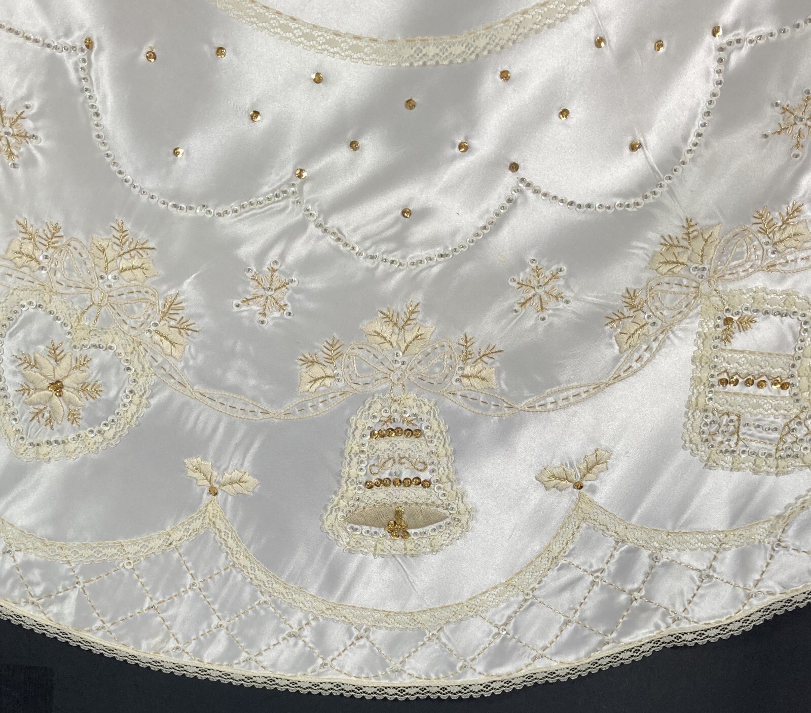 Vintage Finished Bucilla White Satin & Lace Table Topper & 6 Matching Ornaments