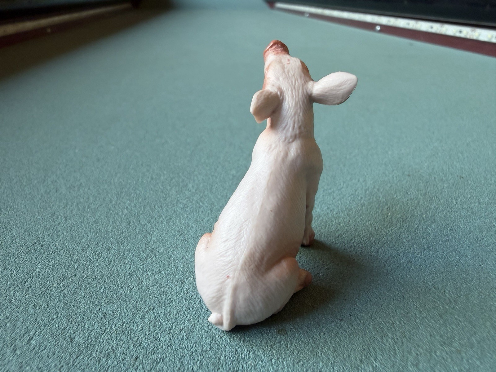 Safari Ltd PINK PIGLET Figure Sitting Baby Pig Farm Boar Sow 2007 Figurine Toy