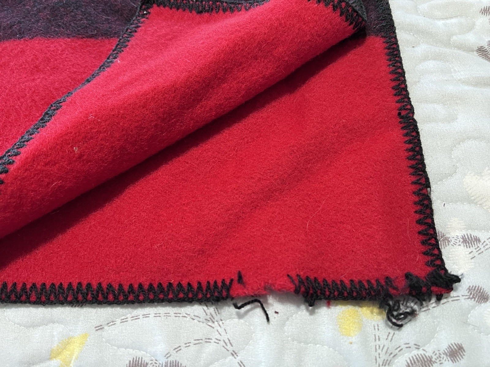2003 Marlboro Guts Grit Gear Blanket Red Black 100% Wool Vintage Stripes 67”x60”