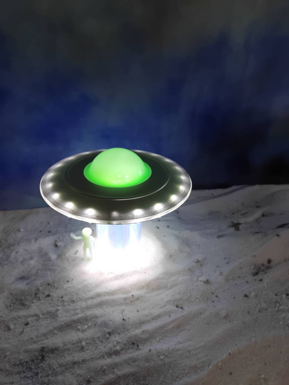 UFO Alien Model Table Lamp Area 51 Roswell Spacecraft LED – Touch sensor