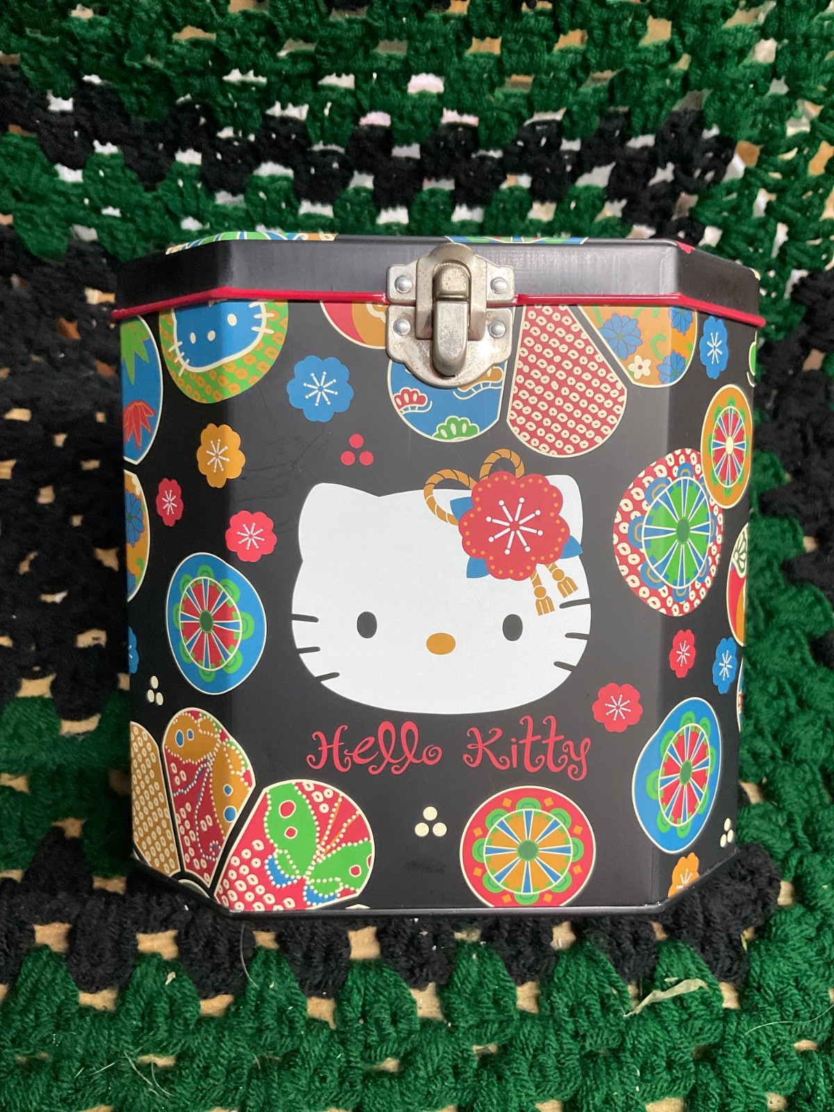 Sanrio Smiles 2000 Hello Kitty black and red Octagonal tin box w clasp & handle