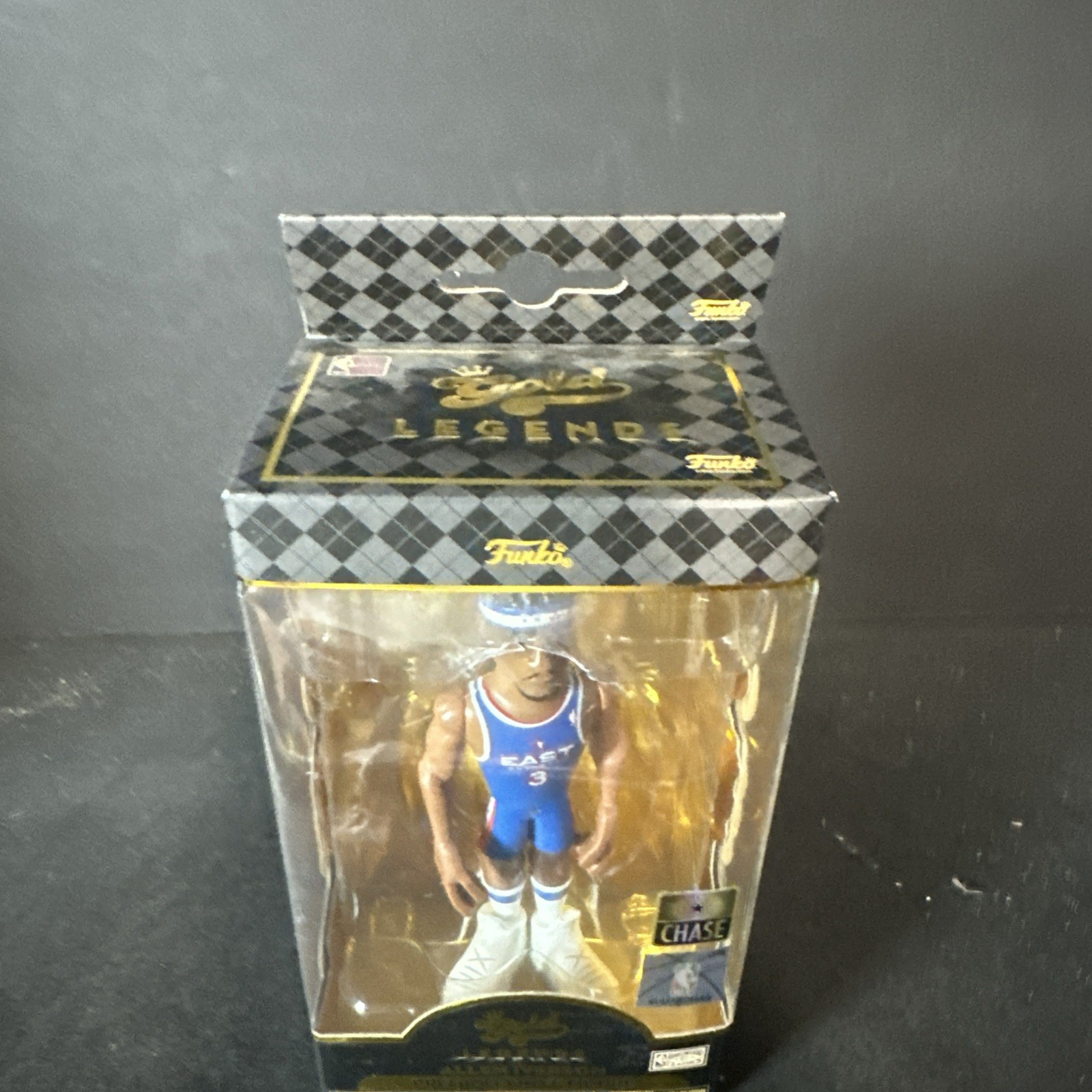 Funko Gold NBA Legends Series: Sixers – Allen Iverson Vinyl Figure Chase Variant