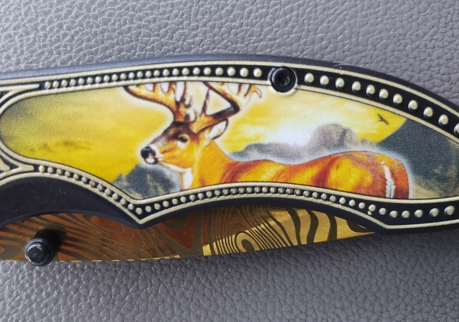 4.5″ Folding Knife Fancy Deer Theme Handle Faux Damascus Gold Blade Pocket Clip