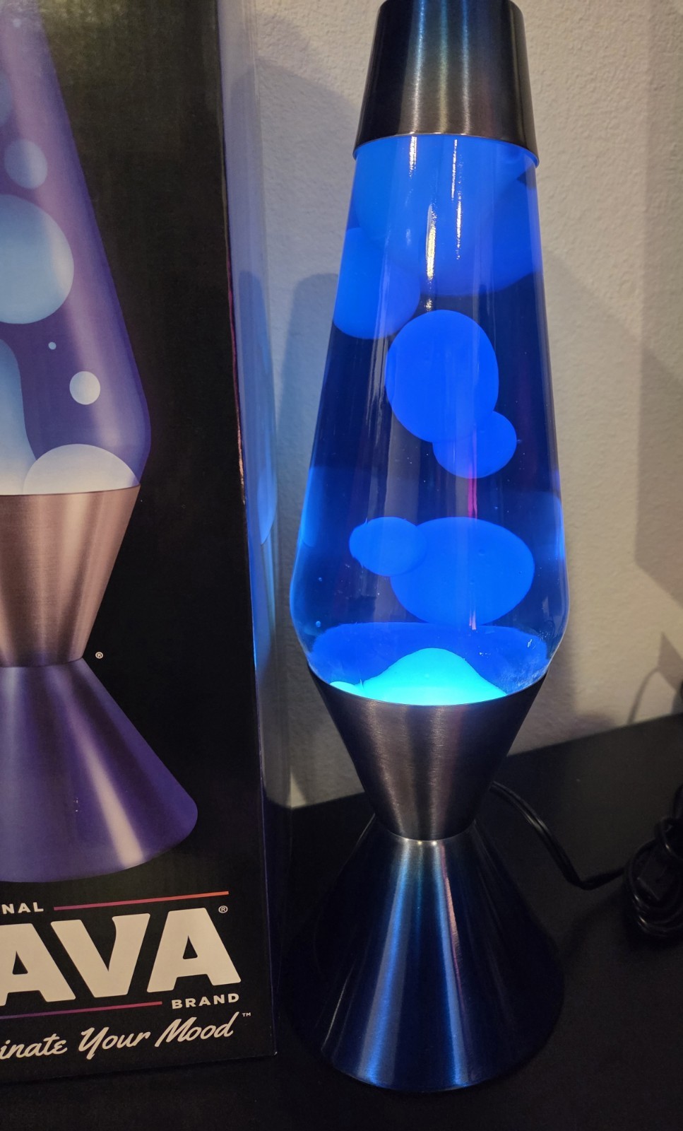 NEW Lava Lamp XL 52 Ounce 16.3 In Blue Gray Base Blue Liquid White Lava