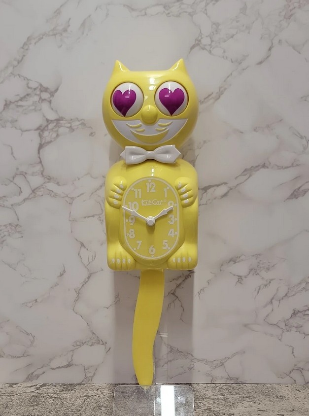Rare Daffodil Kit-Cat Klock clock with Magenta Heart eyes Limited Edition