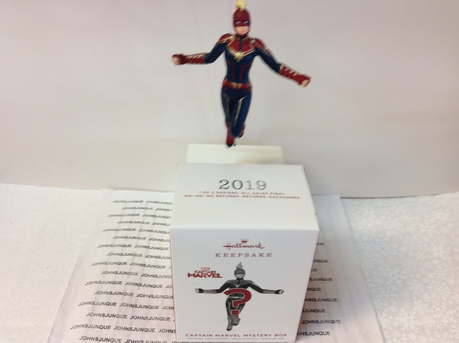 HALLMARK ORNAMENT CAPTAIN MARVEL MYSTERY FIGURINE 2019 New RED/BLUE color