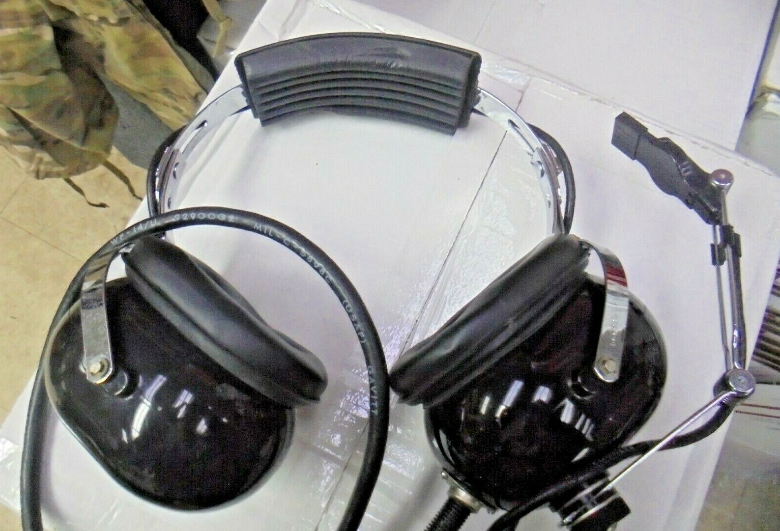 DAVID CLARK AIR CREW HEADSET MICROPHONE 16831G-O1 NSN 5965-00-168-9624