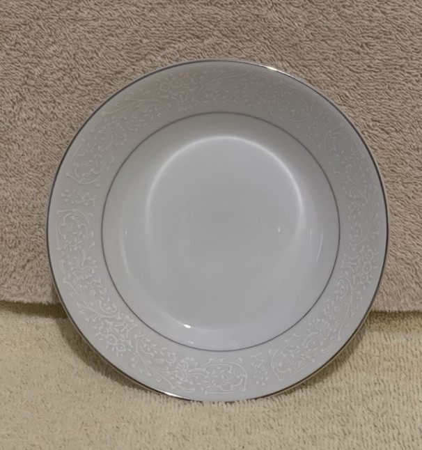 4 Pc International Silver Co WAKEFIELD 364 Porcelain Berry Bowls 5.5″ – Unused