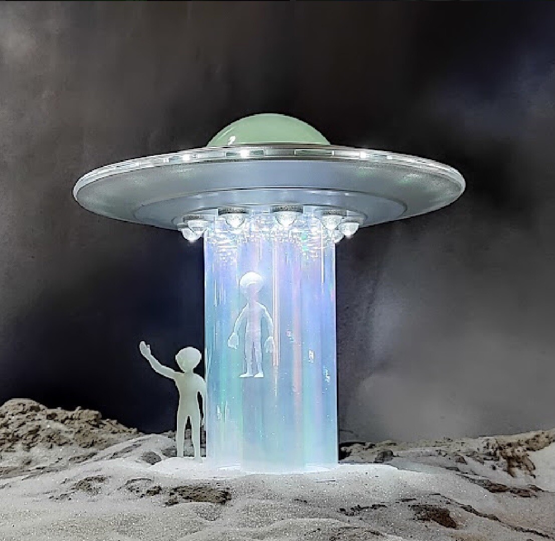 UFO Alien Model Table Lamp Area 51 Roswell Spacecraft LED – Touch sensor
