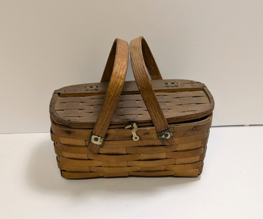 Vintage Small Woven Wood Splint Picnic Basket Hinge Lid Metal Latch Handles 4.5″