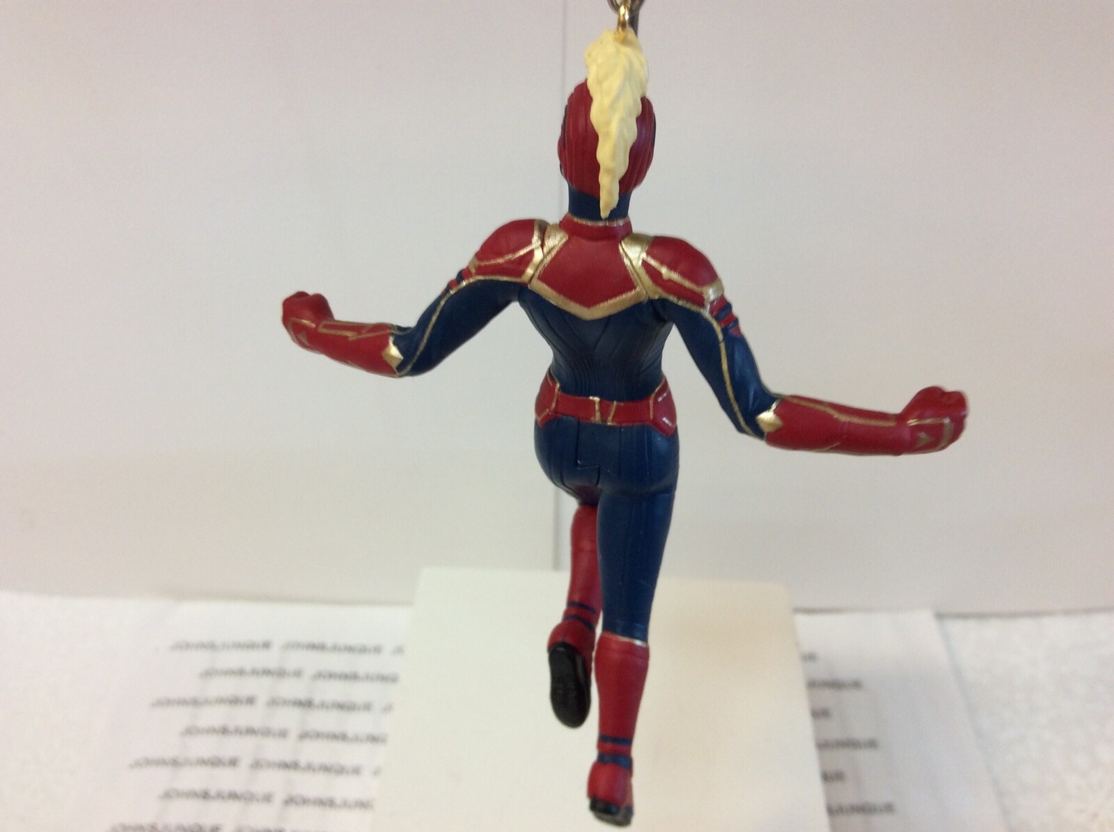 HALLMARK ORNAMENT CAPTAIN MARVEL MYSTERY FIGURINE 2019 New RED/BLUE color