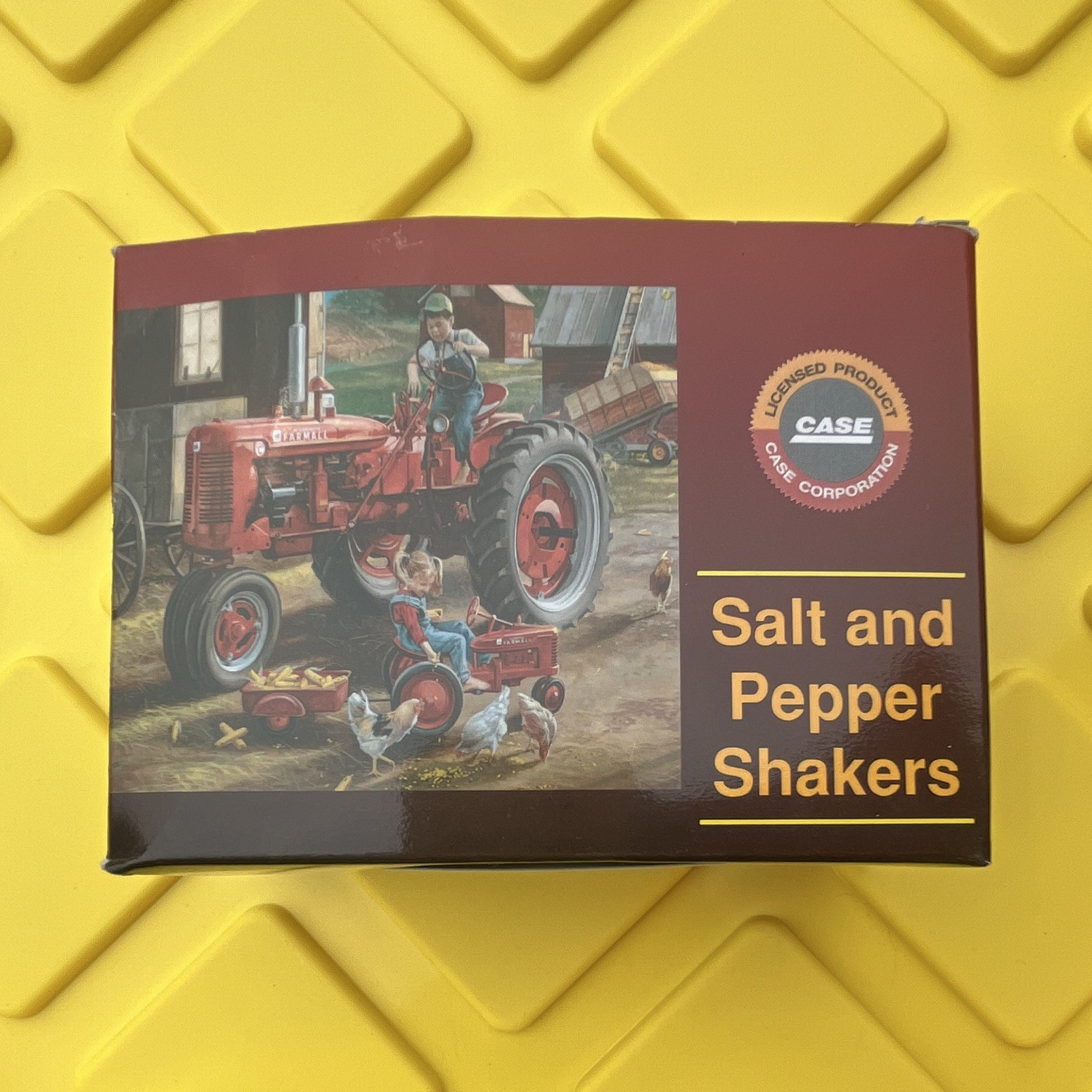 Case Brown Salt & Pepper Shakers Set (2) w/ Box – Salt Shaker & Pepper Shaker