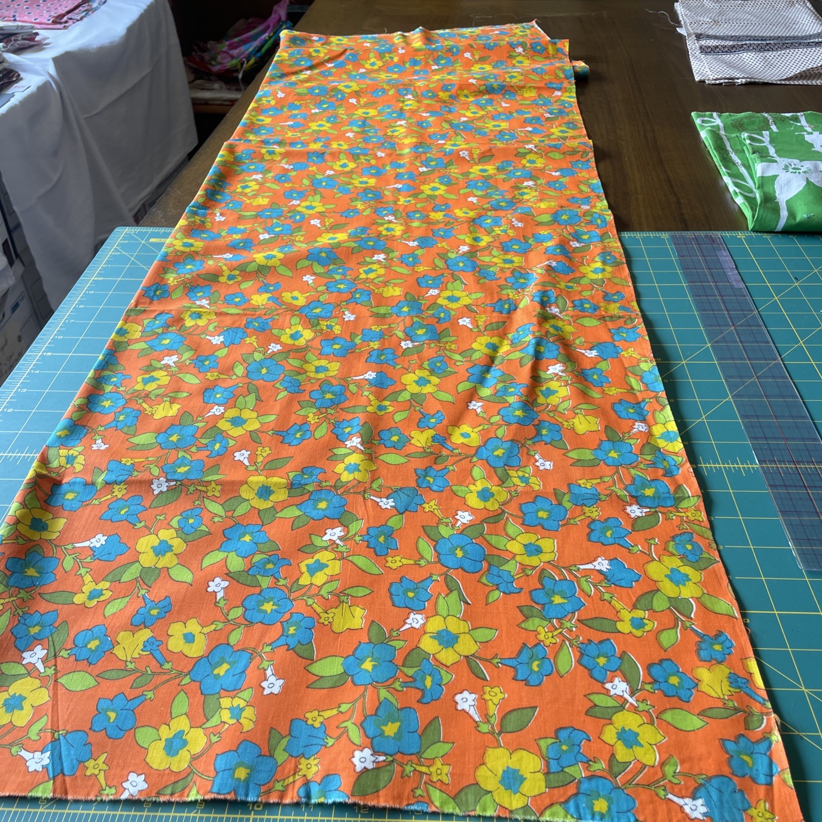 VTG MOD 2Y 36″W cotton fabric 1960s orange yellow blue green trumpet flower vine