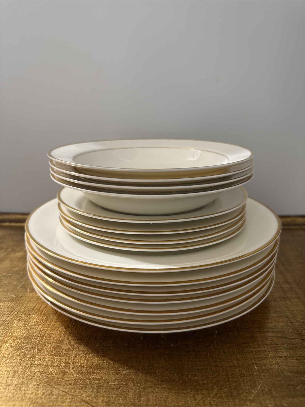 Internacional Ultra Bone China Dinner Plate (7), Dessert (4) Soup Bowl (4)
