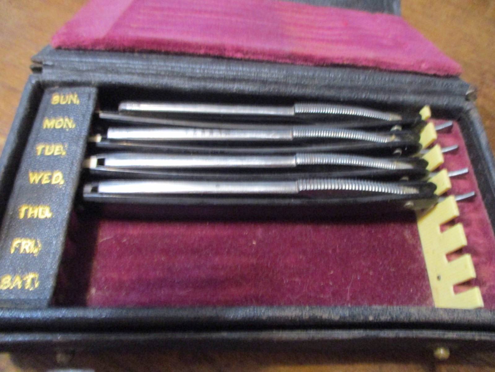 J. A. HENCKELS 7 DAY STRAIGHT RAZOR 60 1/2 SET ALL ORIGINAL W/ORIG LEATHER BOX