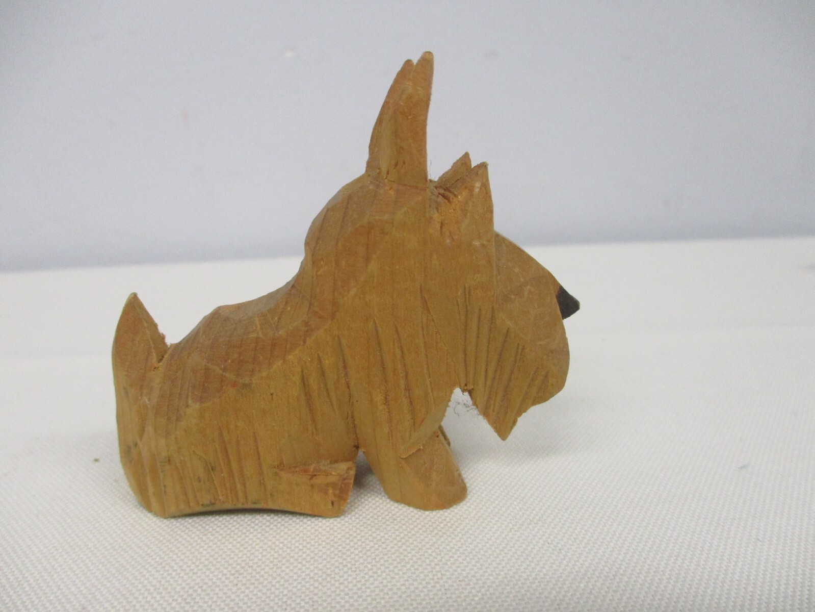 1976 SIGNED R. STEWART MYSTIC CT WOOD CARVED SCOTTISH TERRIER SCOTTY DOG FIGURE