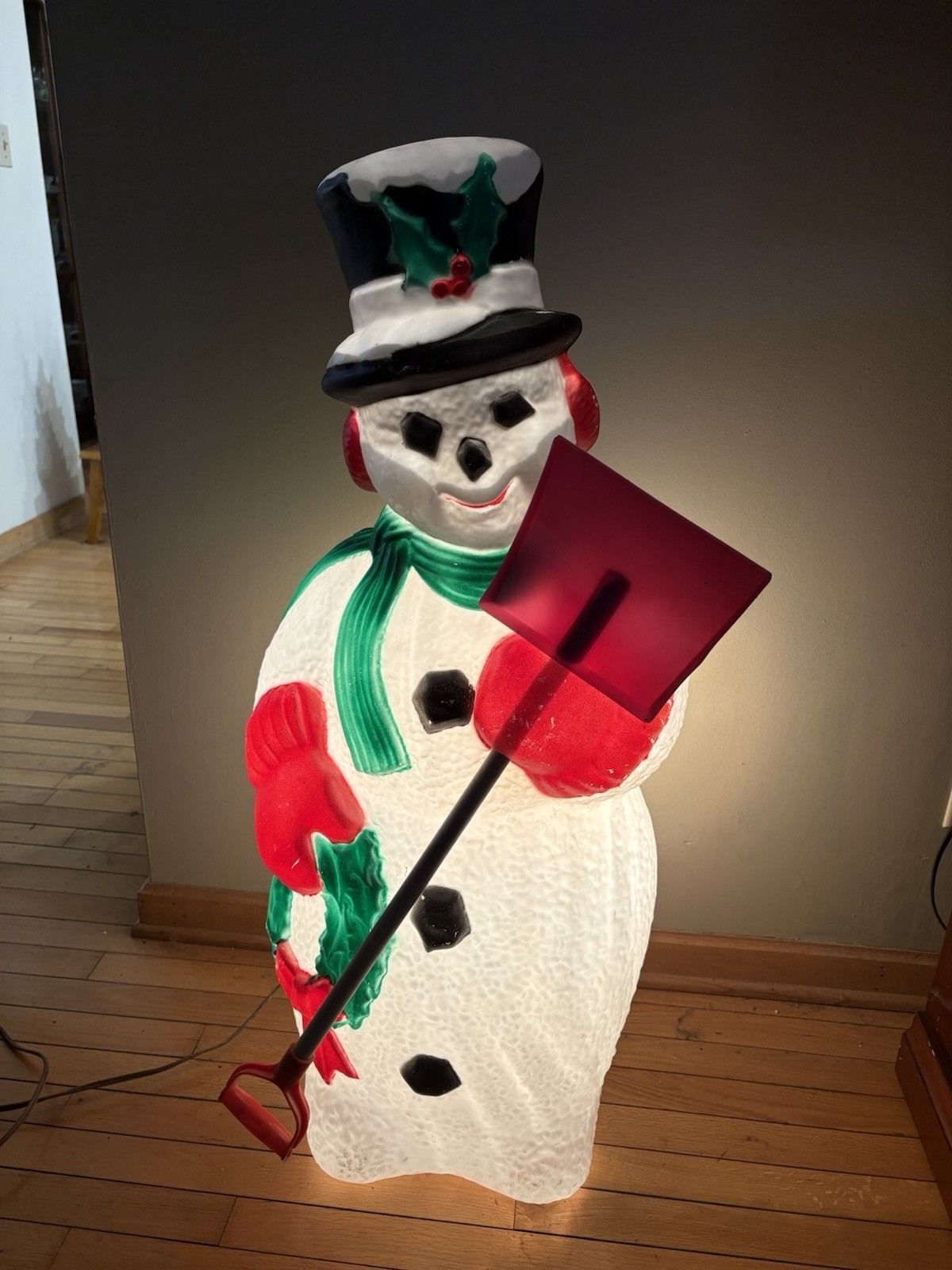 Vintage 1995 40″ TPI Snowman Holding a Shovel Christmas Wreath Blow Mold Read