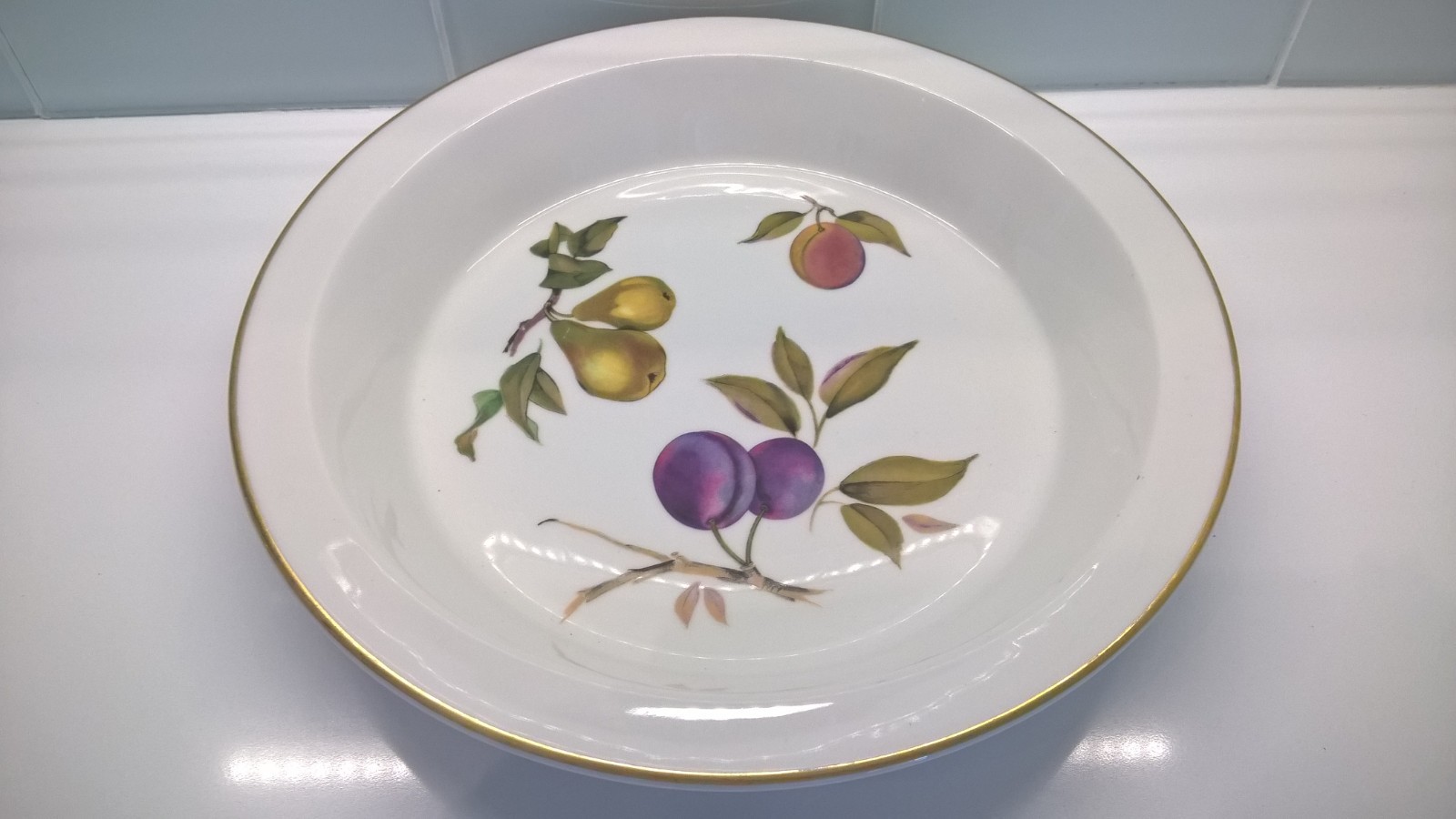 Vintage Royal Worcester English Porcelain Evesham Gold Large Round Pie Baker