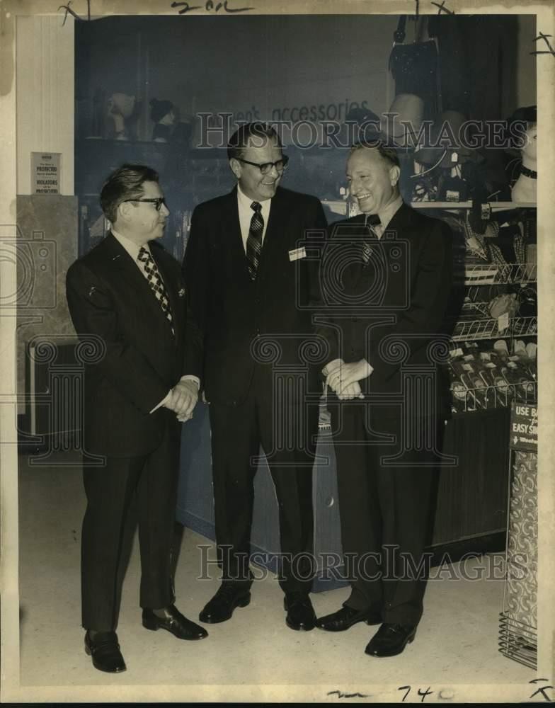 1970 Press Photo Woolworth Officials, Grand Opening, Louisiana Remodeled Store