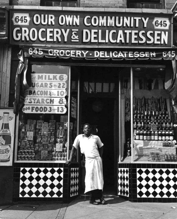 1940 HARLEM GROCERY STORE Photo (226-G)
