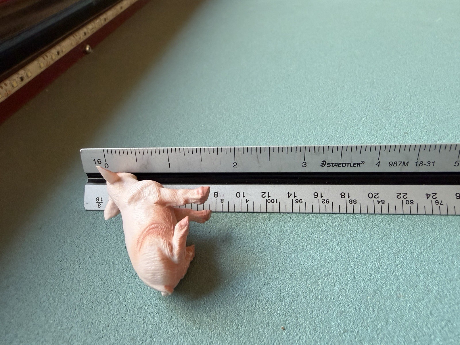 Safari Ltd PINK PIGLET Figure Sitting Baby Pig Farm Boar Sow 2007 Figurine Toy