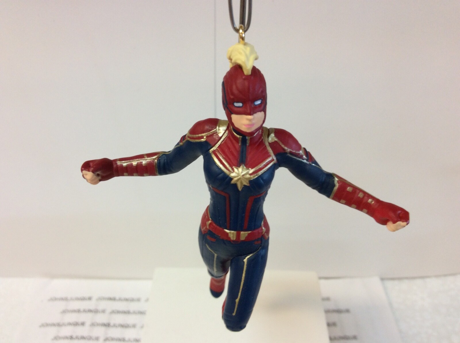HALLMARK ORNAMENT CAPTAIN MARVEL MYSTERY FIGURINE 2019 New RED/BLUE color