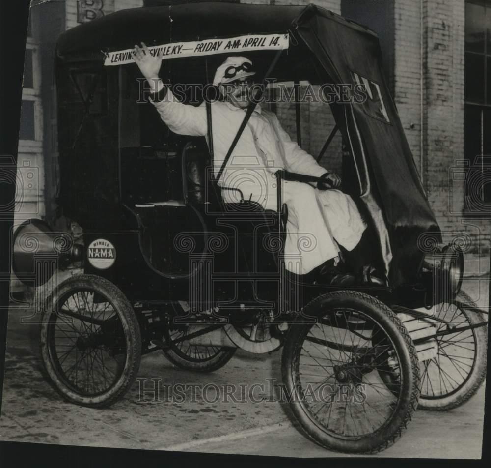 1950 Press Photo Russell Cornelison prepares for Los Angeles trip in 1901 auto