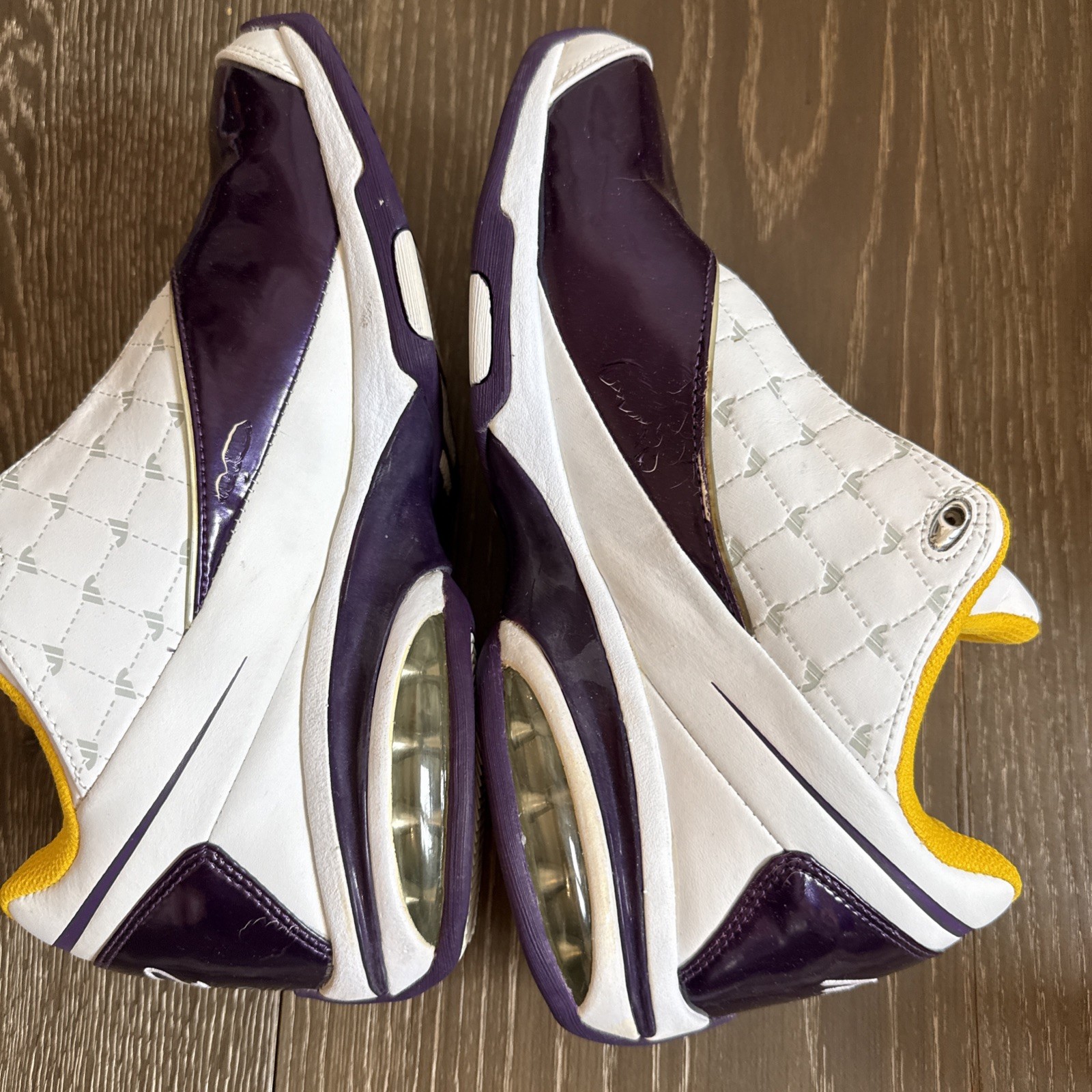 MAGIC JOHNSON SIGNED MAGIC32 SHOES Collectors Rare Sports Memorabilia Basketball