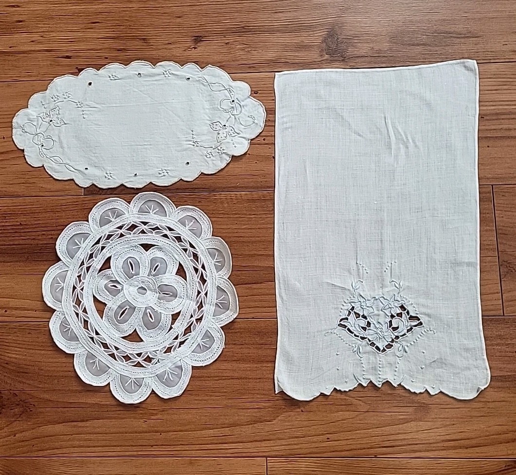 Vintage Embroidery doilies. Cotton and blended, size as shown in the picture