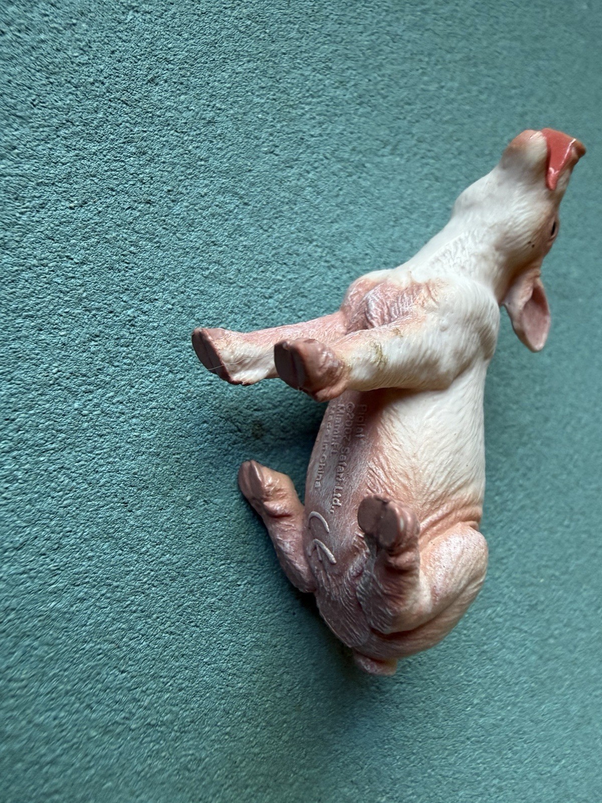 Safari Ltd PINK PIGLET Figure Sitting Baby Pig Farm Boar Sow 2007 Figurine Toy