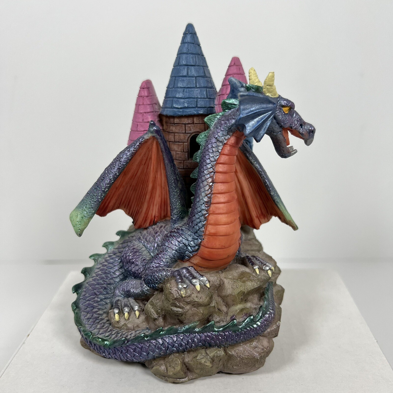 2000 Avery Creation Medieval Legends Dragon In Front Of Castle