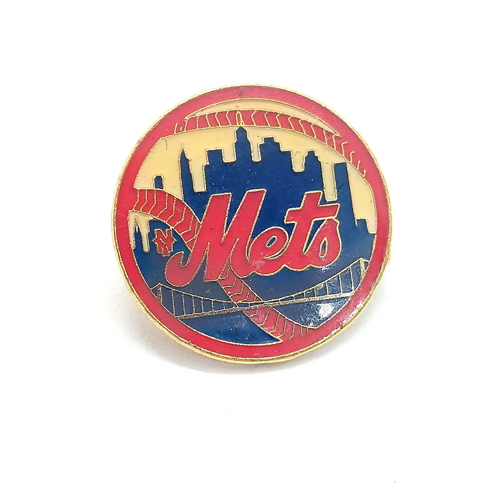 Vintage New York Mets MLB Baseball Round Skyline Logo Enamel Lapel Pin 1985