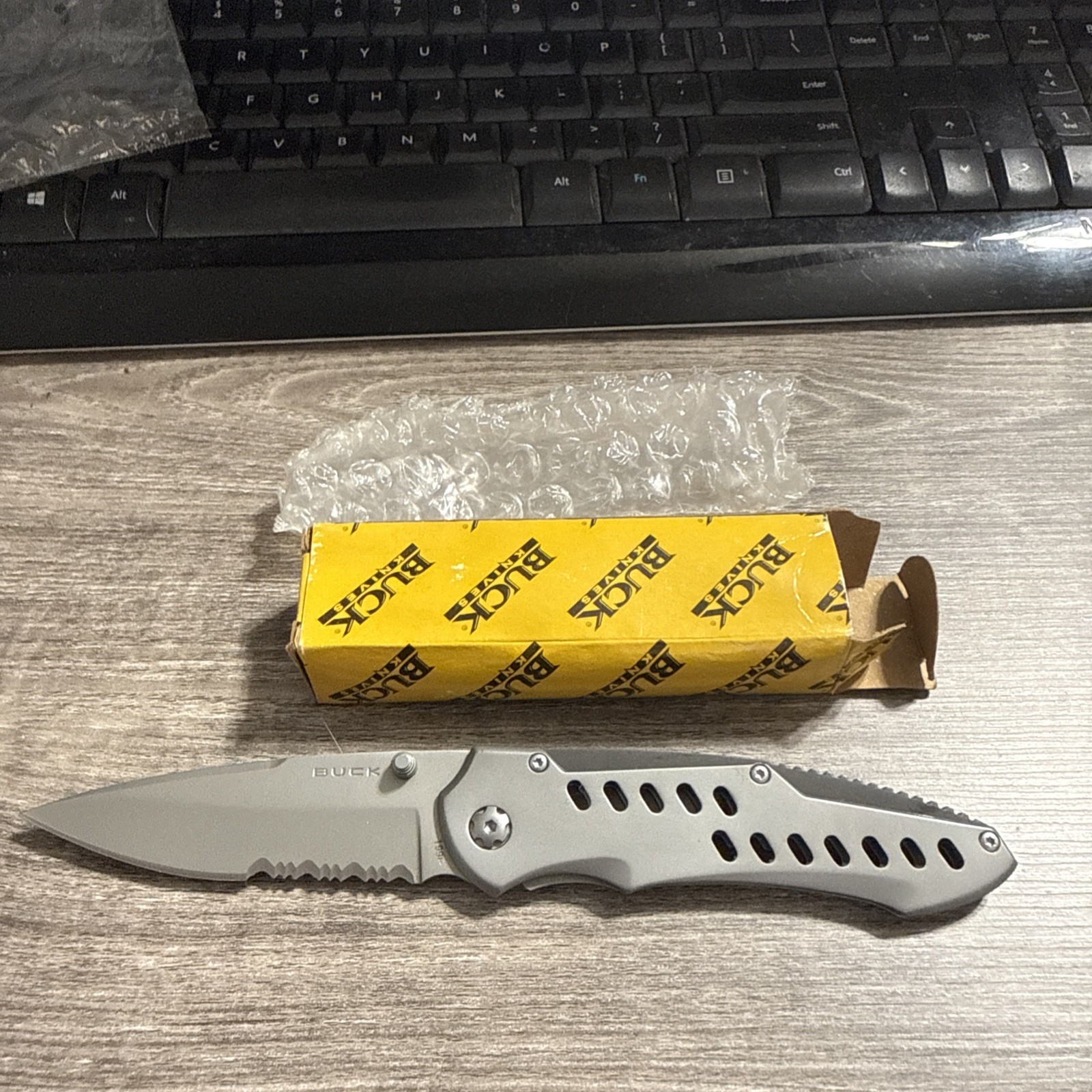 Buck 199 Pilot Folding Knife Combination Plain & Serrated Blade Discontinued