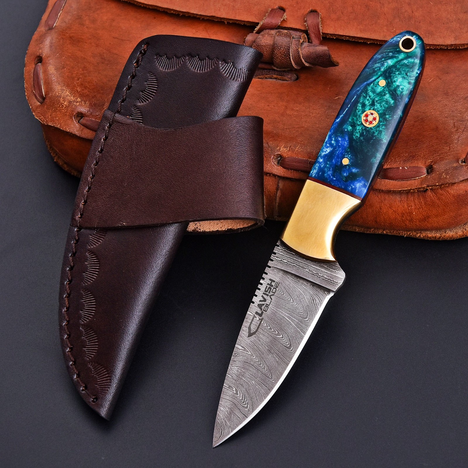 Handmade Damascus Skinner Bushcraft Hunting Knife Resin Brass Handle and Sheath