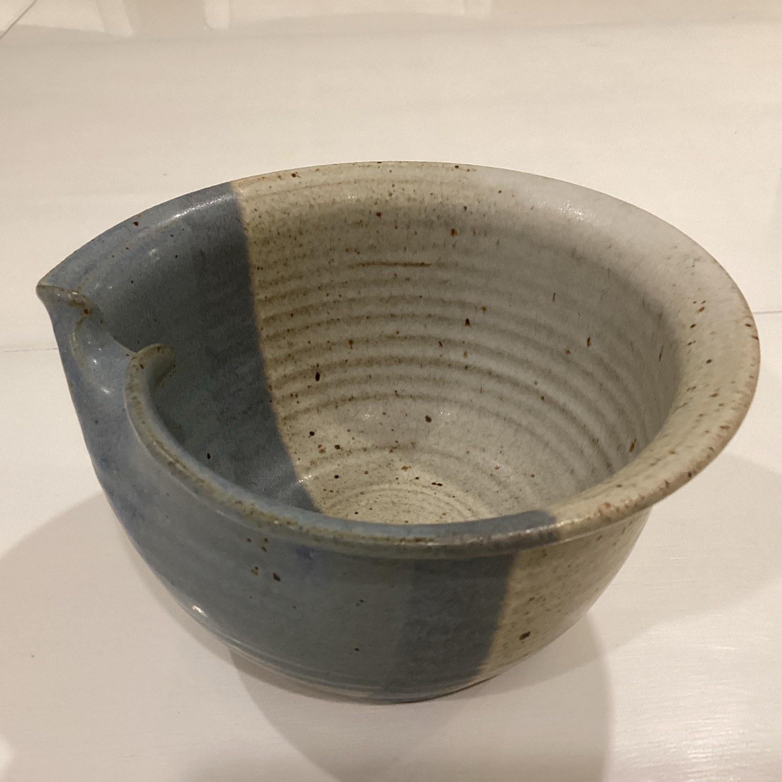 Fine Blue & White Hand Thrown Studio Art Pottery Bowl, Signed 7″ Wide used