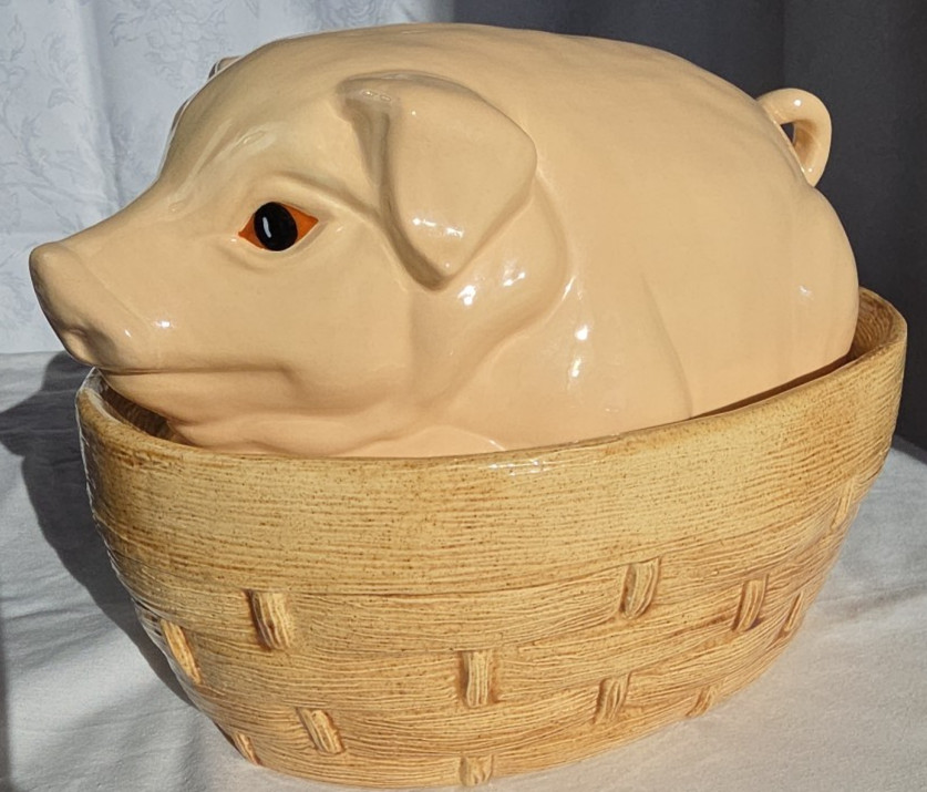 Vtg Pig/Hog/Sow in a Basket Ceramic Cover Dish Tureen Casserole Farmhouse Decor