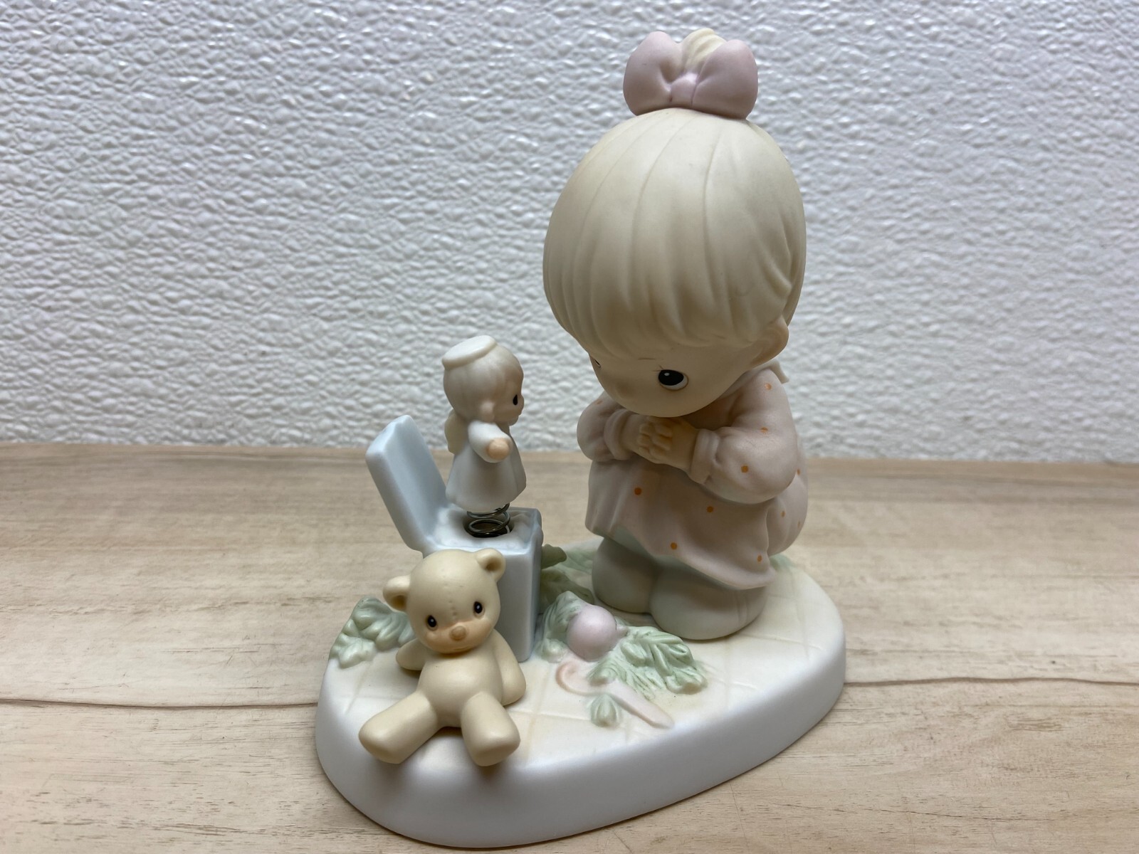 Vtg 1994 Enesco Precious Moments Just Poppin` In To say Halo Porcelain Figurine